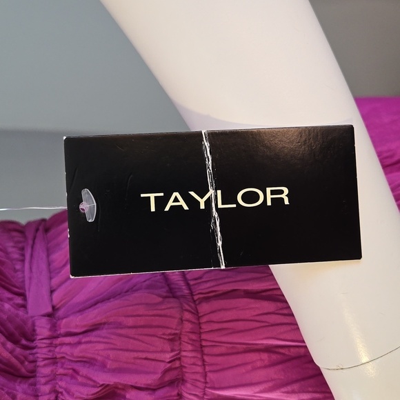 Taylor Pink V-Neck Sleeveless Tie Waist Lined 2 Pocket Maxi Dress Size Small - Picture 8 of 14